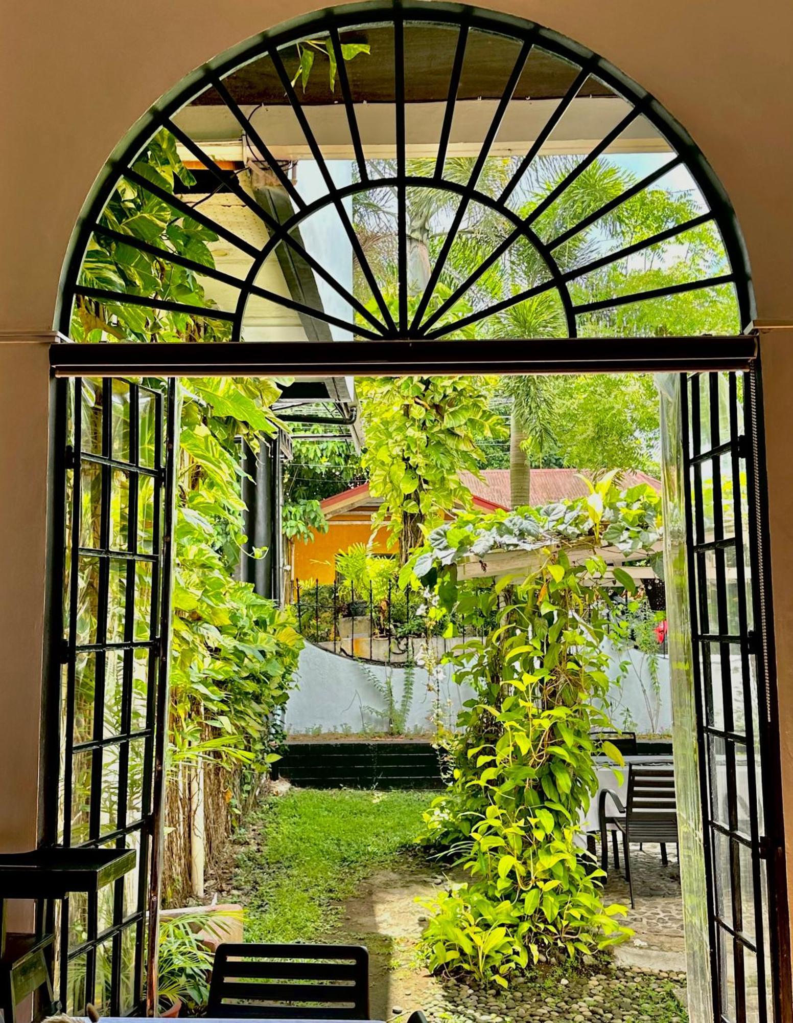 Fernando'S Hotel Sorsogon Екстер'єр фото